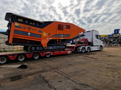 Drtič Arjes TITAN; Provádíme renovace vřeten do drtičů. Drtič Arjes TITAN; Provádíme renovace vřeten do drtičů.