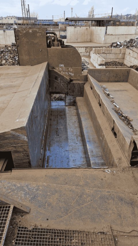 Nůžky Metso Lindemann (TSR Slovakia Bytča); GO agregátů. Výměna otěruvzdorných plechů a kompletní servis hydrauliky . Nůžky Metso Lindemann (TSR Slovakia Bytča); GO agregátů. Výměna otěruvzdorných plechů a kompletní servis hydrauliky .