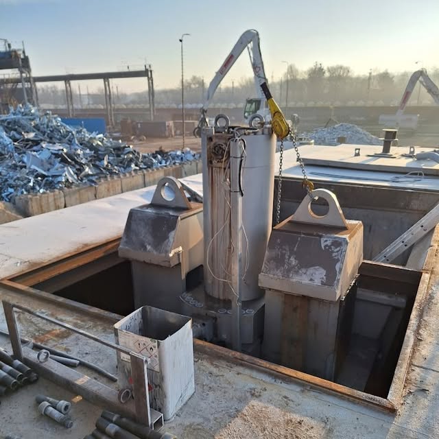 🔧 Výměna obkladových desek v komoře lisu za týden! 🔧 🔧 Výměna obkladových desek v komoře lisu za týden! 🔧