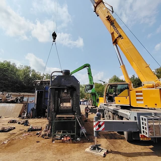 V Dolním Rychnově jsme dokončili kompletní generální opravu nůžek Metso Lindemann. V Dolním Rychnově jsme dokončili kompletní generální opravu nůžek Metso Lindemann.