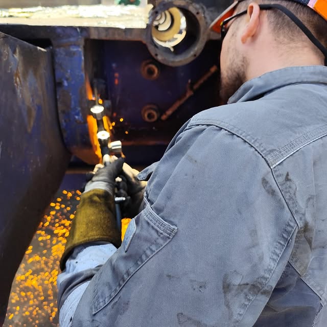 🔧 Generální oprava nůžek Metso Lindemann 616 v Bratislavě úspěšně dokončena! 💪 🔧 Generální oprava nůžek Metso Lindemann 616 v Bratislavě úspěšně dokončena! 💪